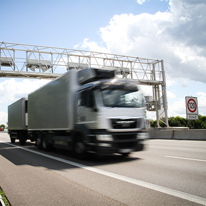 LKW auf der Autobahn.